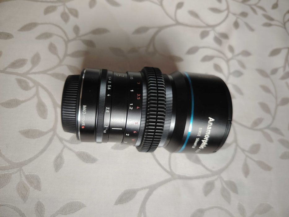 SIRUI 50mm F2.8 1.33x Anamorphic Lens За MFT