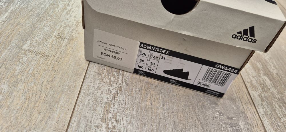 Продавам детски кожени маратонки Adidas Advantage K размер 30