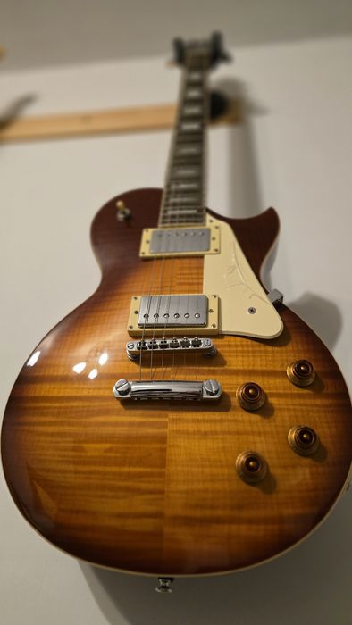 Китара Les Paul Career