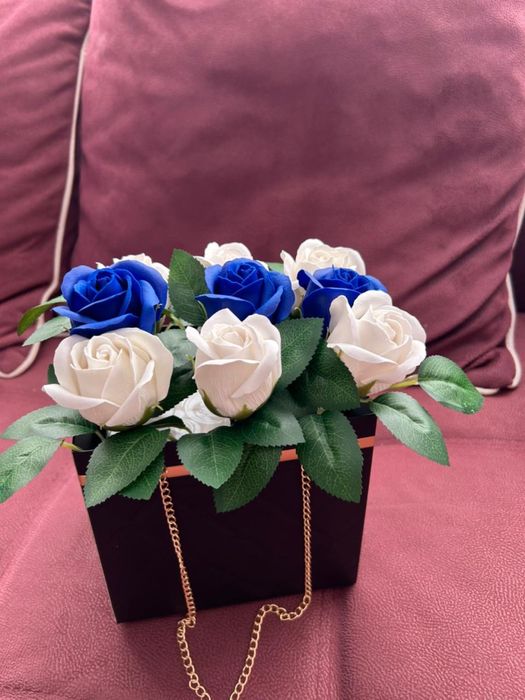 Мыльные розы ручной работы в подарочной коробке