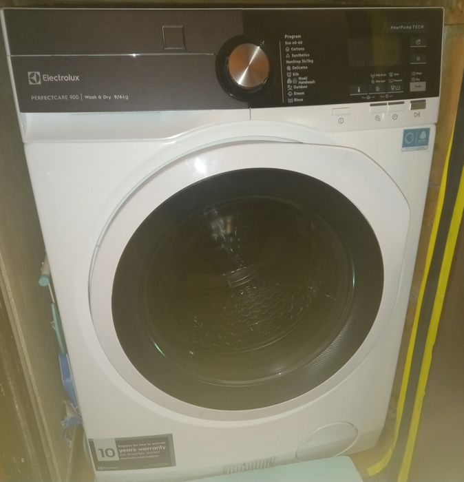 Пералня със сушилня Електролукс 650€