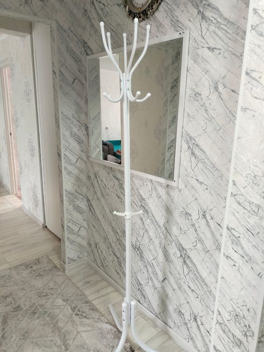 Прихожая вешалка