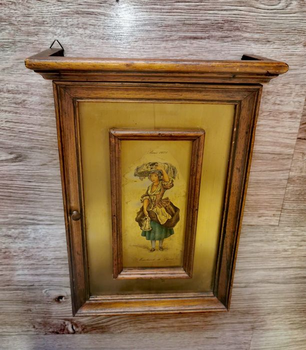 Антикварен стенен шкаф за ключове Прованс деко бохемски 1970 г.