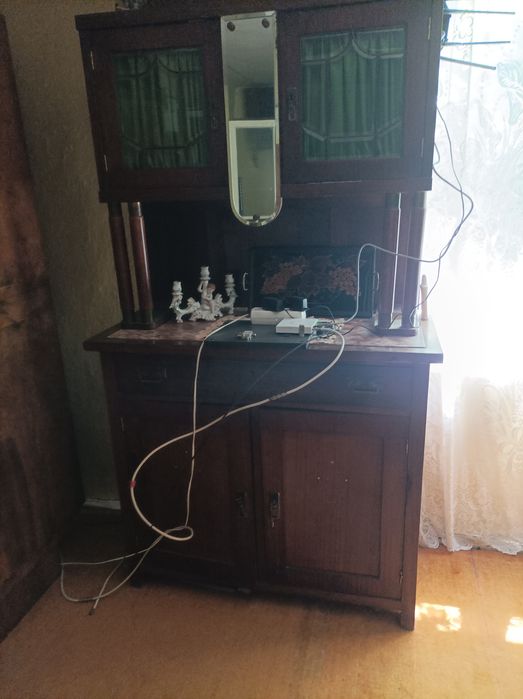 Vând dulapuri și mobila de sufragerie