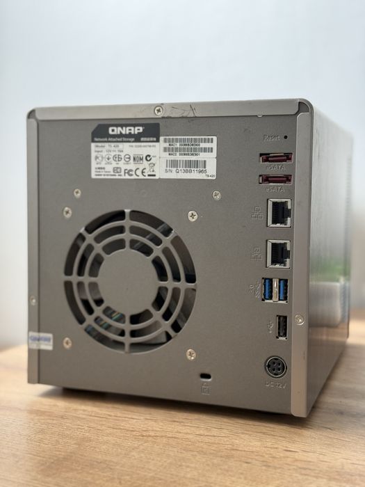 Server Fisiere NAS Qnap TS-420 cu 4 HDD de 2 TB Cloud Personal
