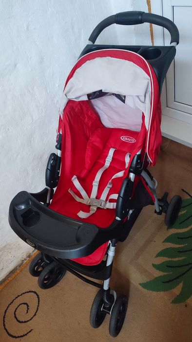 Очень практичная детская коляска