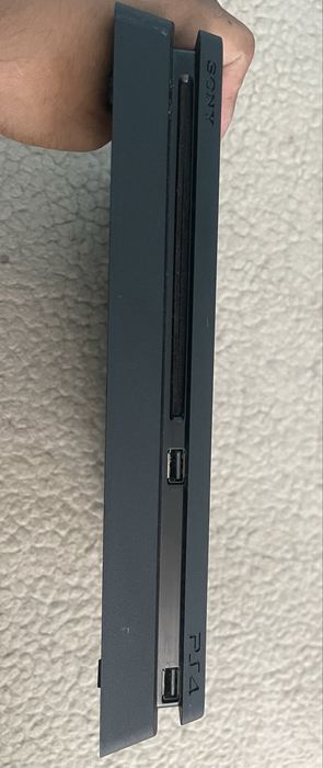 Playstation 4 slim