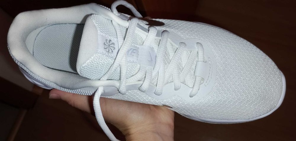 Nike Women's Revolution 6