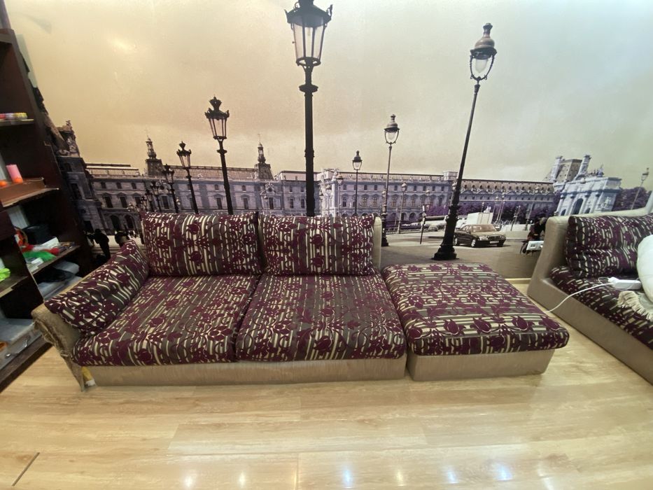 Продам стильный угловой диван. Есть деффект.