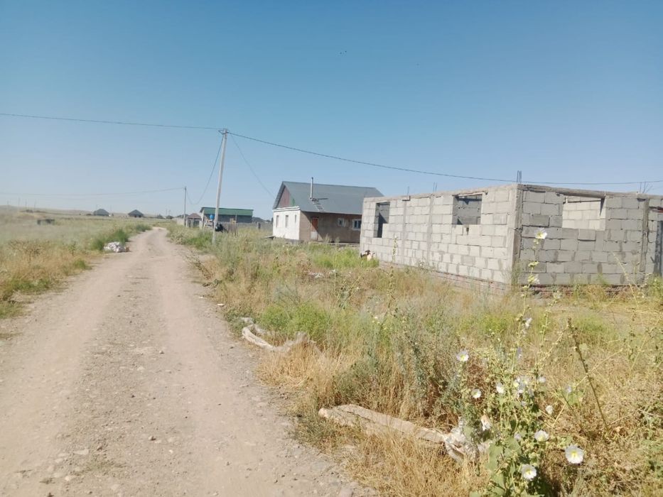 Продам участок с недостроеным домом