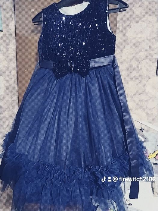 Продам платье на девочку 9-10 лет