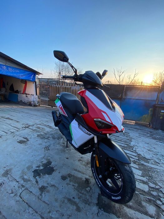 Vând scuter fără permis ca nou 50cc 2026