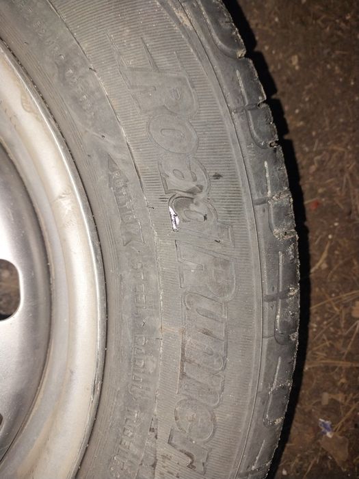 Продам летнию резину на дисках.