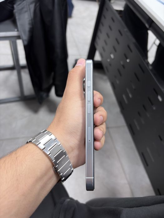 16 iphone . На гарантии