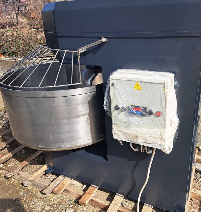 Професионална спирална тестомесачка