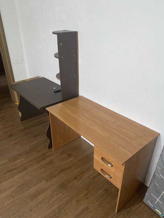 Продам два стола