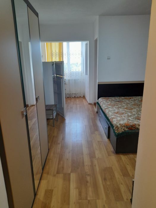 Închiriez garsoniera