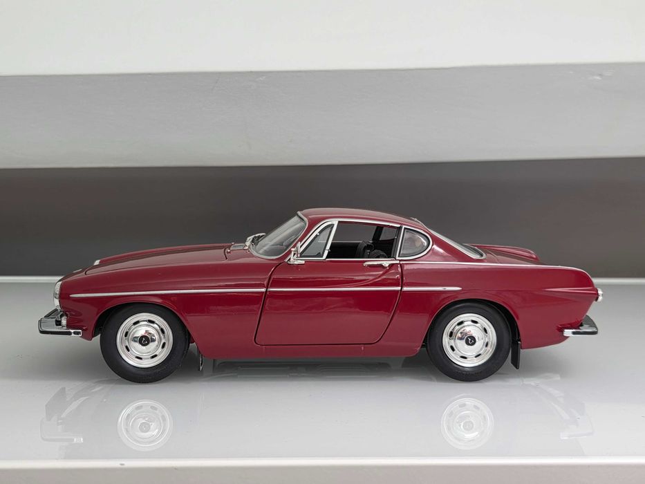 Macheta Auto Colectie 1/18 Revell Volvo P1800 S