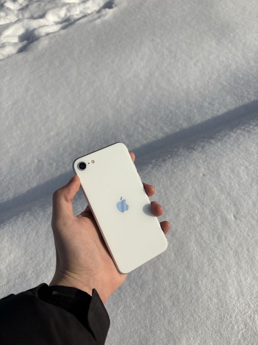 Срочно продам айфон SE3 2022