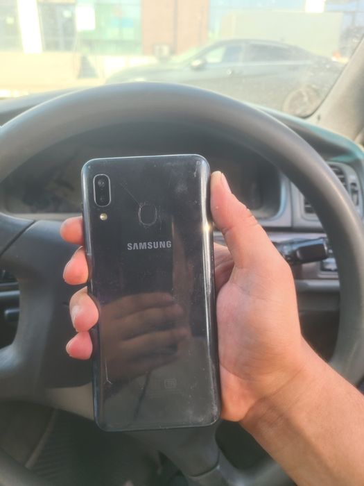 Продам Samsung A20