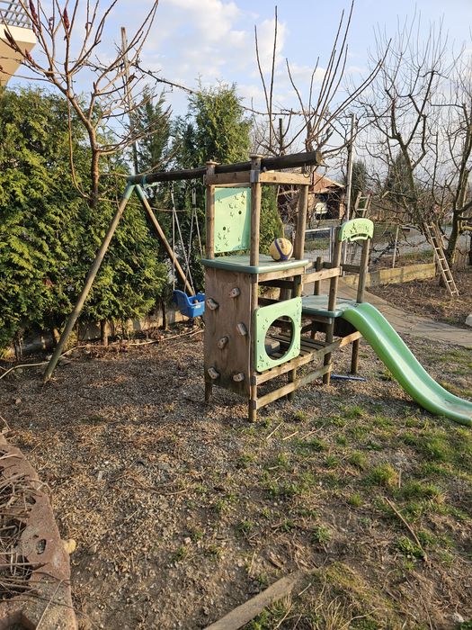 Loc de joaca copii cu tobogan