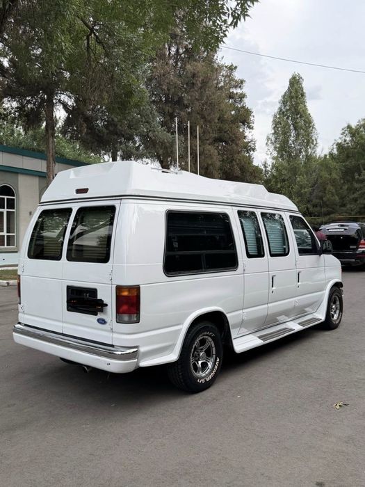 Ford Econoline 7 kishilik v8-5.5 mator
