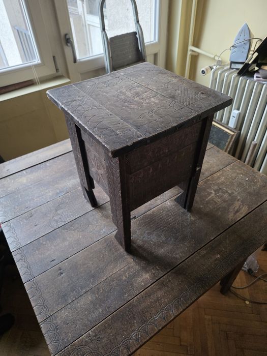 Старинни мебели дървени