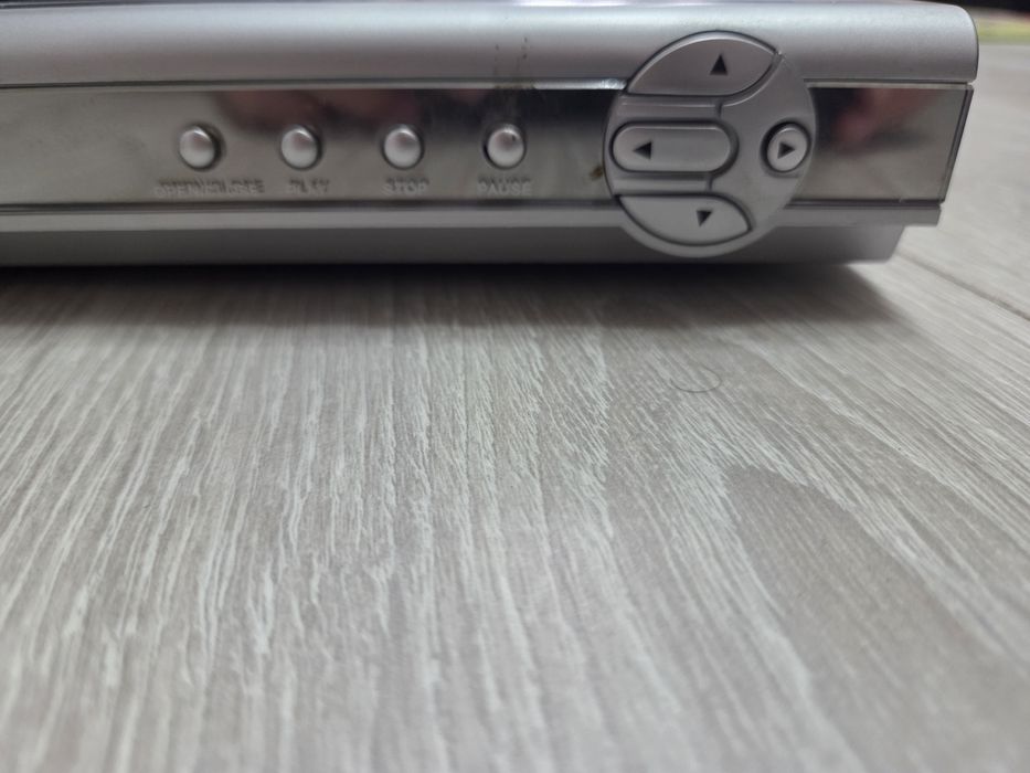 Продам DVD плеер с ПДУ