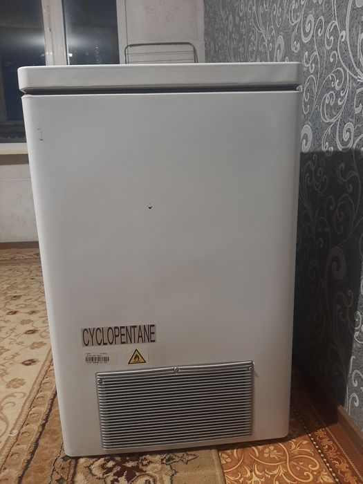 Морозильник Midea.