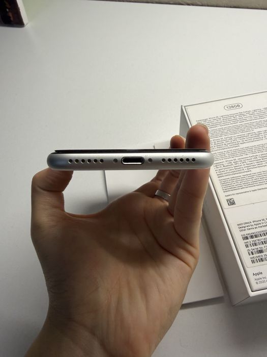Iphone SE 2022 года 128gb