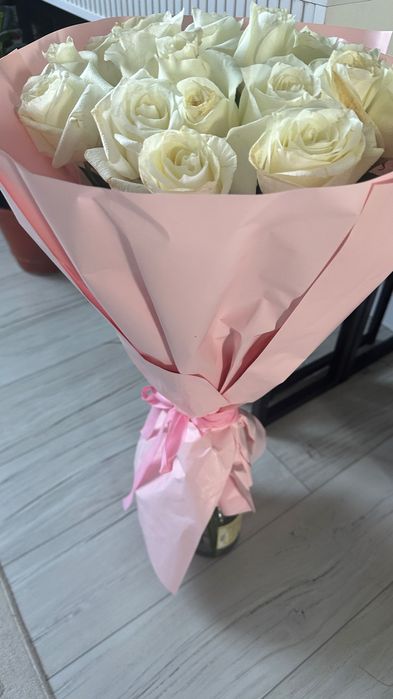 Продам цветы красивые, белые розы