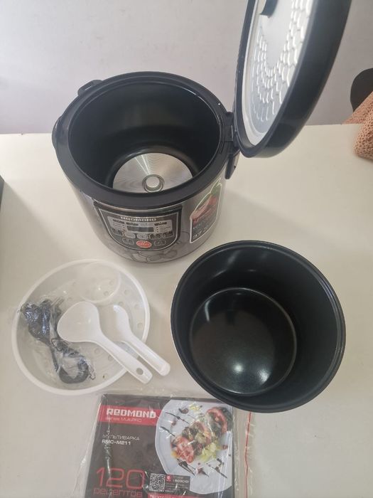 Мультиварка Redmond RMC-M211