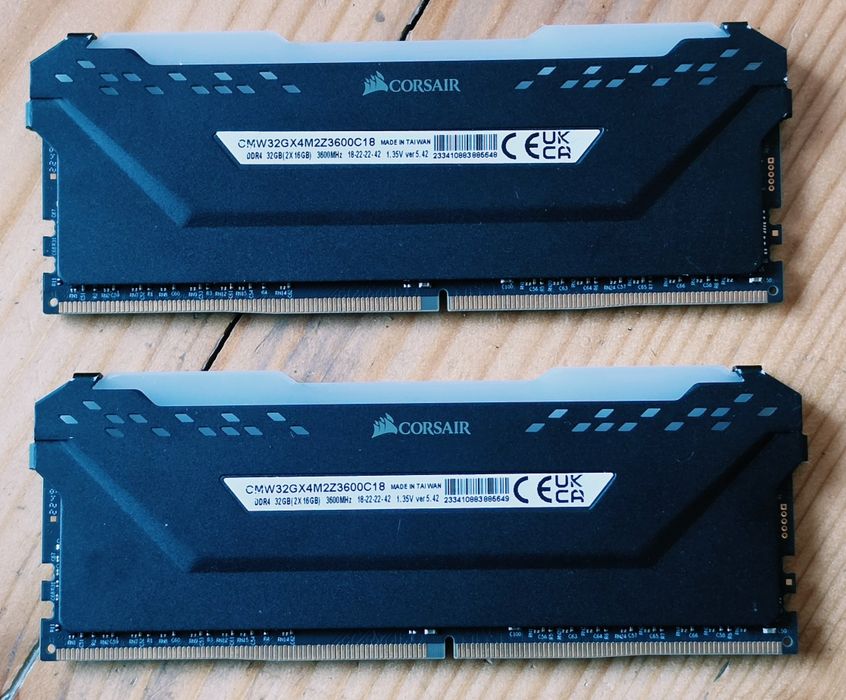 32GB RAM 3600MHz Corsair RGB PRO