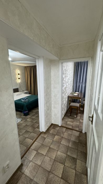 По часам в центре 2000