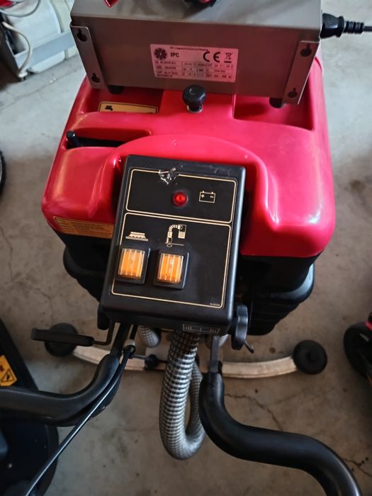 Акумулаторна подопочистваща машина