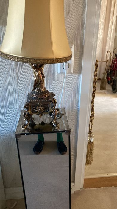 Veioza de alamă cu statuie zeiță cu torta, 54 cm