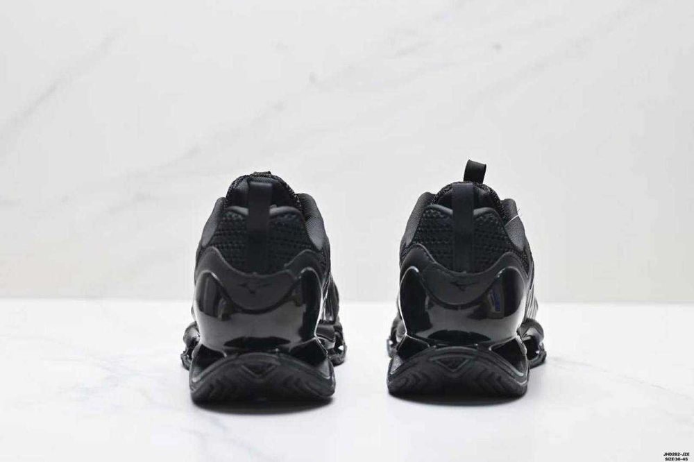 Продавам нови мъжки маратонки Mizuno Wave Prophecy LS GTX налични 42 и 44