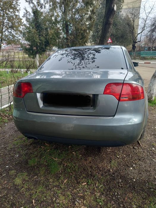 Vând audi A4 B7 motor 2000 stare foarte buna an fabricație 2006 .