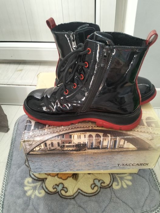 Продаю девочковую обувь лето очень зима размер 33-34