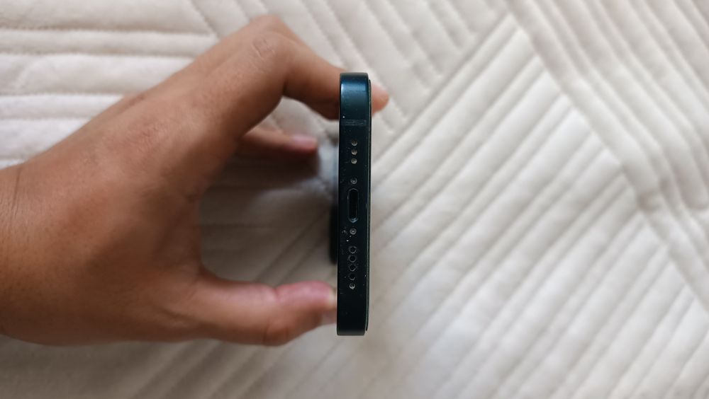 Продам Iphone 13