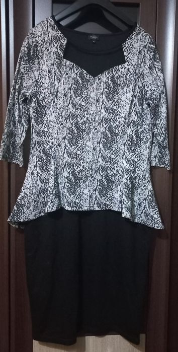 Rochie de zi sau seară,  material moale și elastic , ușor de purtat.