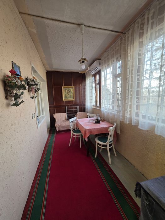 Сдаётся в аренду.  2- х комнатная.  М. Горький.