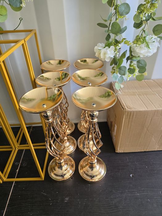 Златни вази за цветя тромпети Поставка за цветя