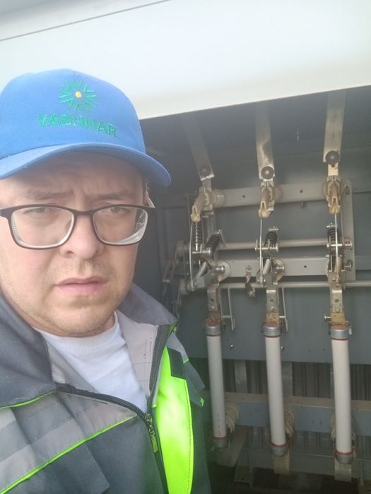 Электрик на част