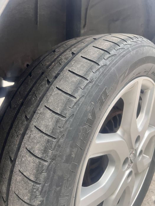 Продам шины Bridgeston комплект недорого