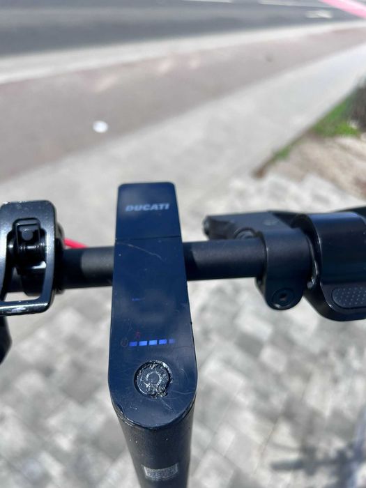 Trotineta Electrica Ducati PRO I MAX – Performanță urbană redefinită