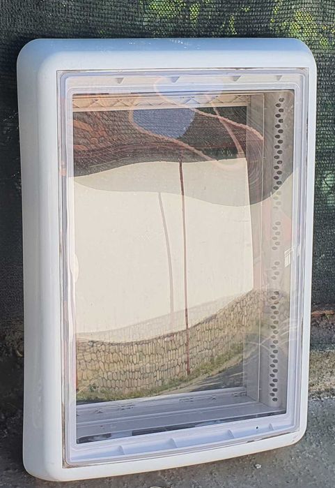 Dometic Midi Heki 50x70,  trapa cu manivela    , import Germania