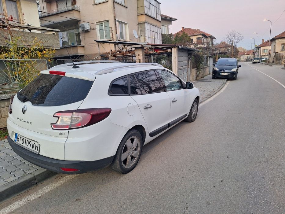 Продавам Рено Меган