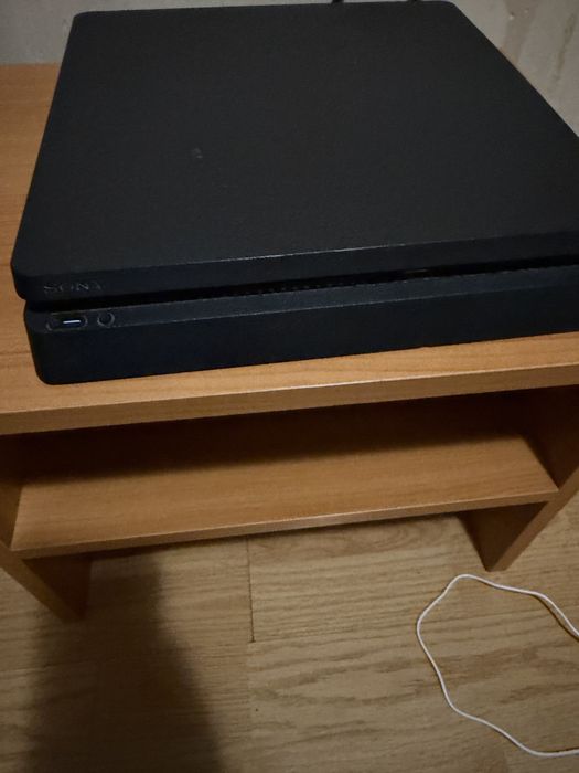 Ps4 silm 500gb 2 manete 6 jocuri impecabil