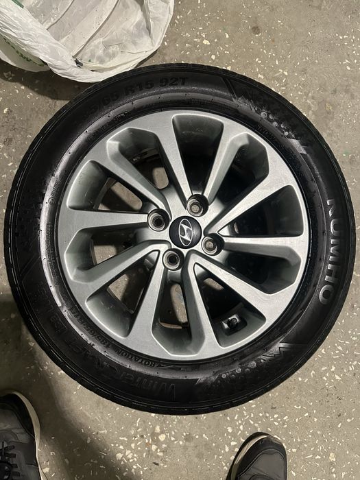 Продам диски с резиной акцент 22год